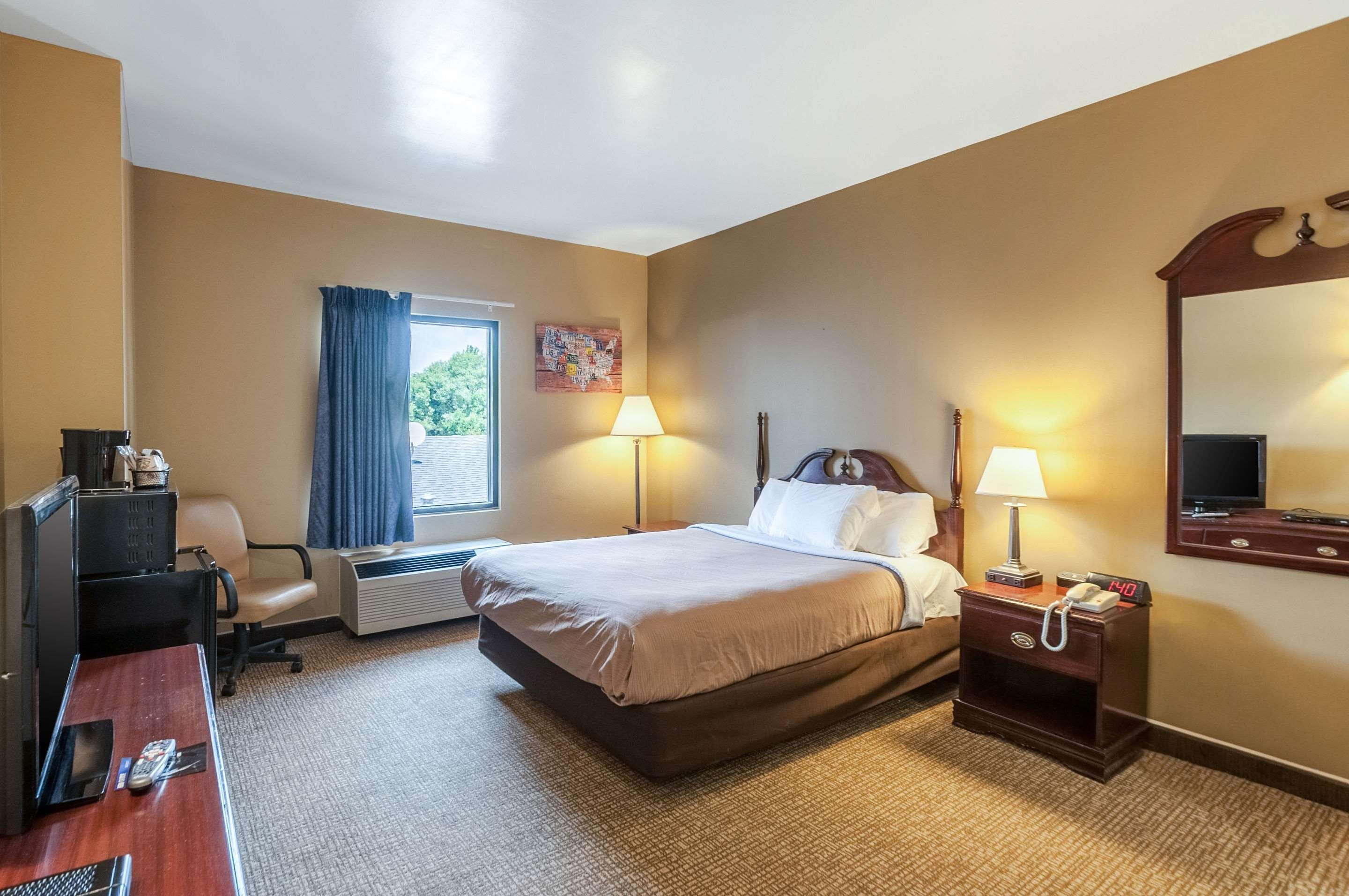 Econo Lodge Inn & Suites Middletown Exterior foto